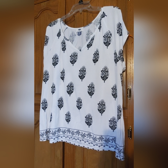 🛑 Old Navy XXL SS Split Neck White Print Blouse 🚔 - Picture 2 of 14